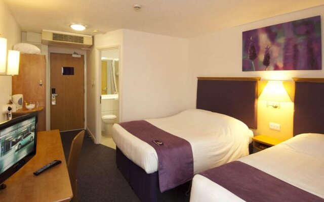 Premier Inn Heathrow Airport T2 & T3 (Bath Road)