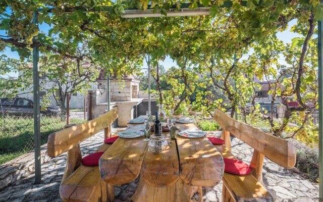 Stunning Home in Musalez With Wifi and 1 Bedrooms