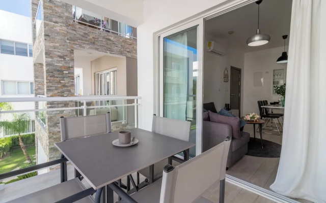Modern 2BR Apartment - Paseo del Mar