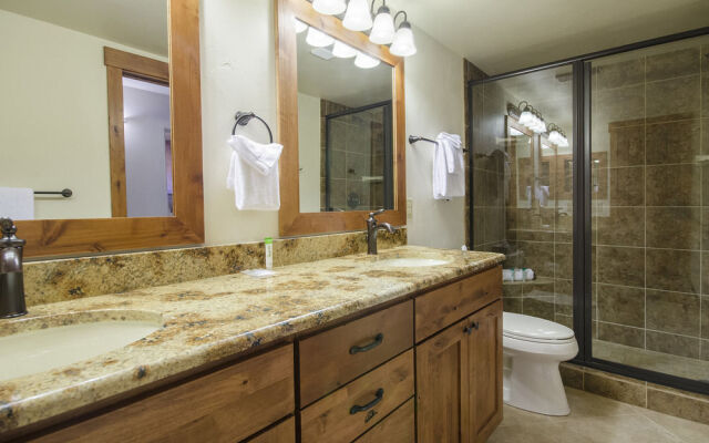 Bronze Tree Condominiums by Mountain Resorts