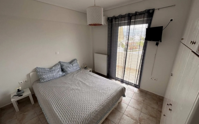 VerGian Brand New Apt at Agioi Theodoroi