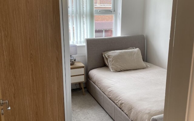 Beautiful 5-bed House in Walsall