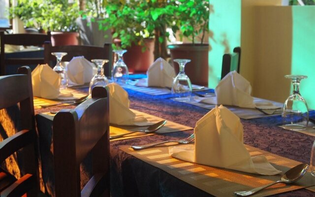 Blue Lagoon Inn & Suites