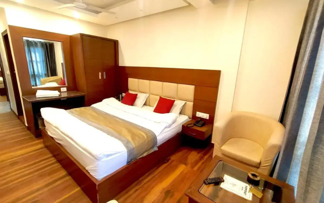Hotel Samrat | On Mall Road with complimentary Parking