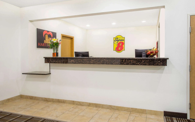 Super 8 by Wyndham Cedar Falls IA - University