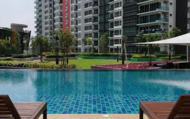 The Zizz Homestay@Damansara Damai – Pool – Sungai Buloh