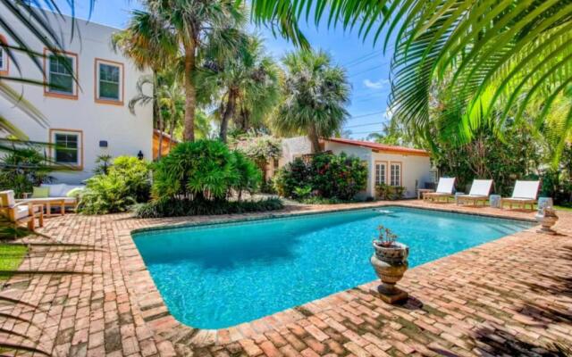 Villa Blanca - 4bd-3ba - Private Pool - Parking
