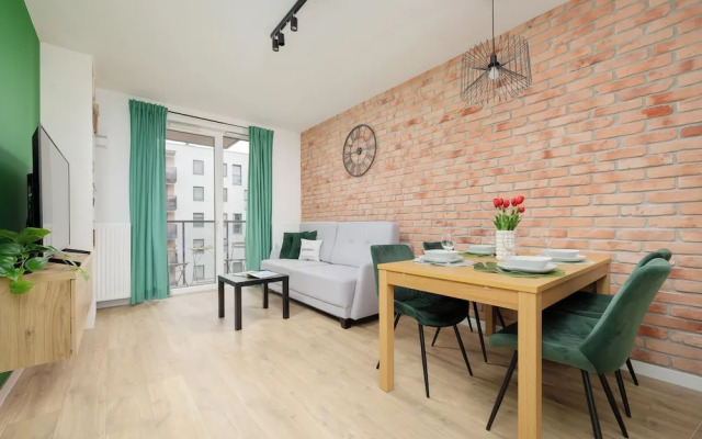 Green Apartment with Parking by Renters