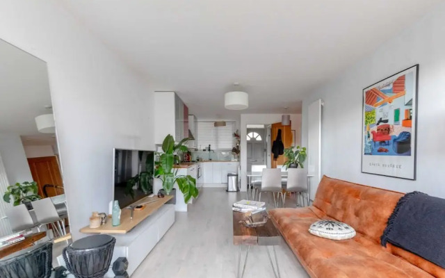 Stunning 1BD Flat w/ Garden Area, Kentish Town!