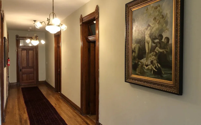 Vineyard Mansion & Carriage House Bed & Breakfast