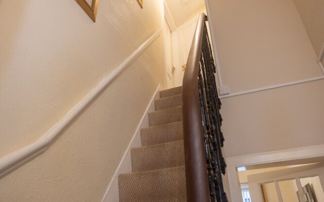 Sandgate 2-bed Apartment in Ayr Central Location