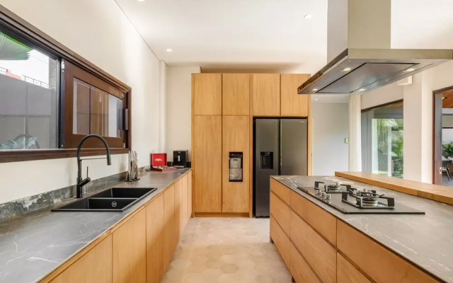 Luxe & Modern 3BR Villa Uni