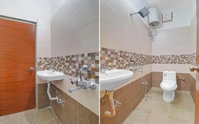 OYOFlagship 80467H Hotel R Square