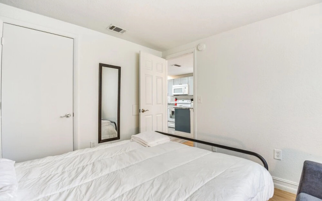 Pet-friendly Palmetto Duplex ~ 2 Mi to Riverwalk!