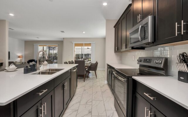 Fabulous 6 Bed Storey Lake Villa Pool & Spa 2145bmd