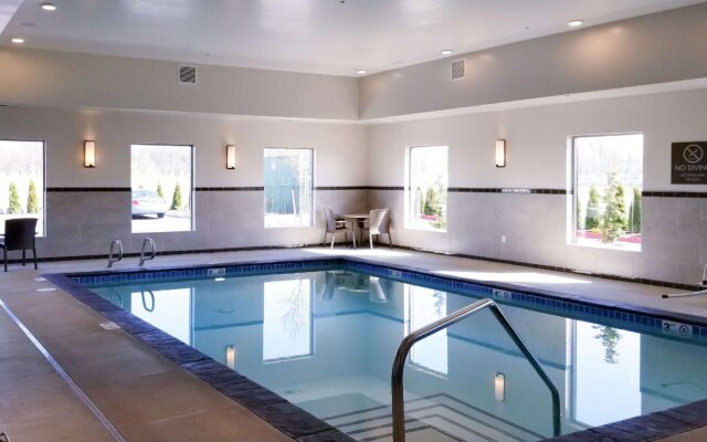Comfort Suites Burlington near I-5