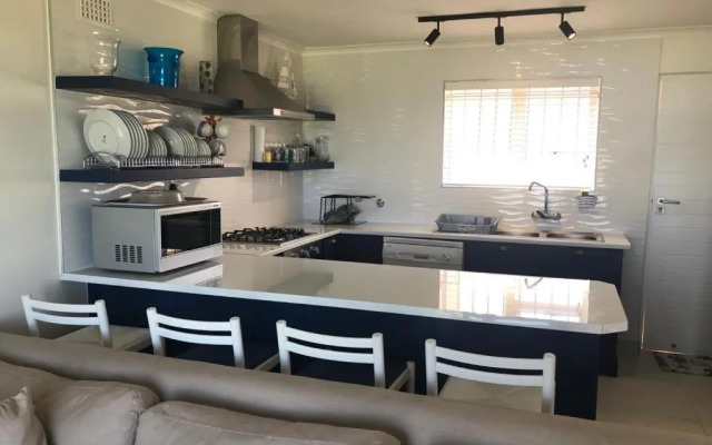 Hermanus Beach Club - St Tides House 19