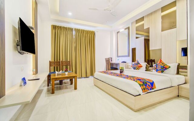 Fabhotel Yellow