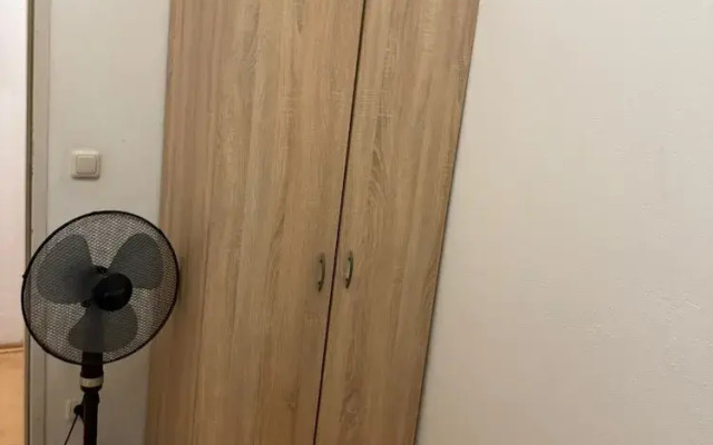 2BR Plus LR Apartment Sleeps 6 Central