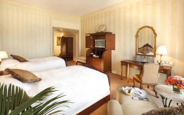 Rocks Hotel
