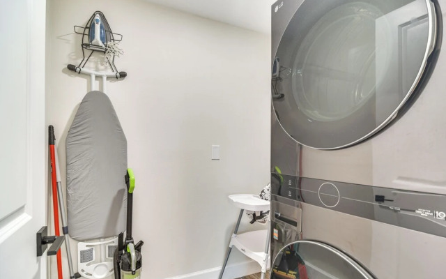 Easy Access to Beach: Canal-front Home w/ Pool