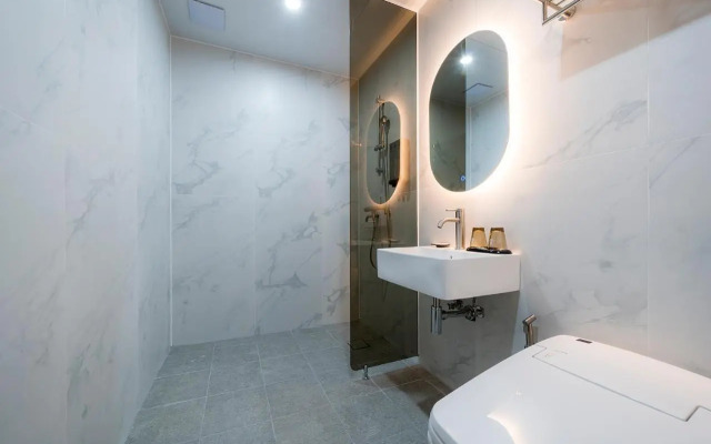 Brown Dot Hotel Pyeonghwa plaza