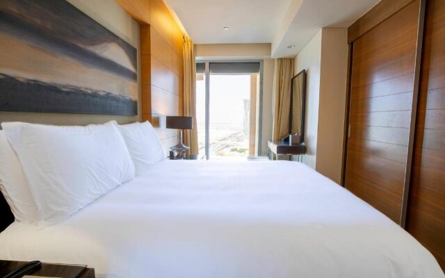 Emaar Fashion Avenue – Formerly Address Dubai Mall Four Apple