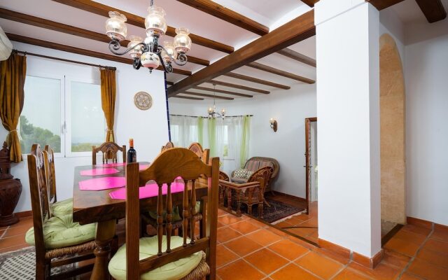 Comfortable 4-bed Villa With Panoramic Views