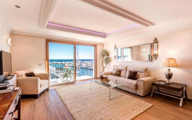 Puerto Banus first line with sea and Marina views