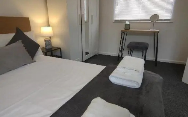 1 Bedroom Apartment with Free Parking