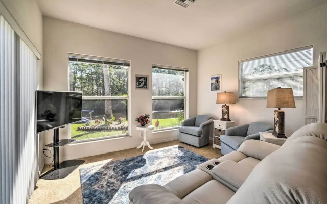 Sunny + Alluring Englewood Retreat w/ Dock!