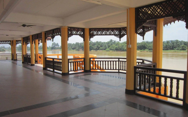 Green Village Pasir Salak Eco River Resort