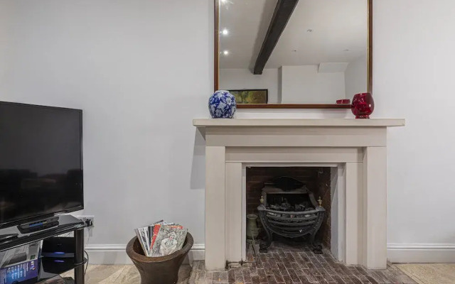 Stylish&Spacious 4br House W/Parking in Kensington