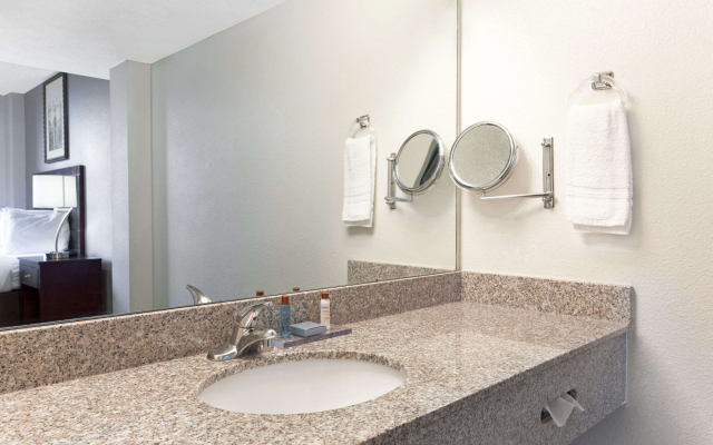 Hawthorn Suites by Wyndham Dallas Love Field Airport