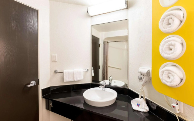 Motel 6 Irving, TX - DFW Airport North