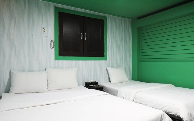 Hotel H.E