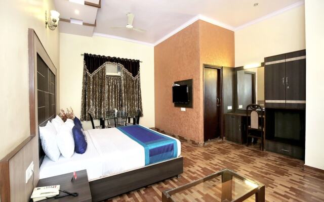 OYO 10111 Hotel Roopa International