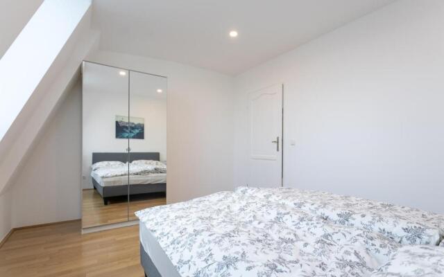 Sunny Penthouse with Terrace. DG7