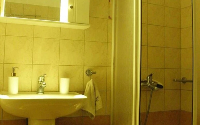 Cozy and Modern Apartment Centrally Located