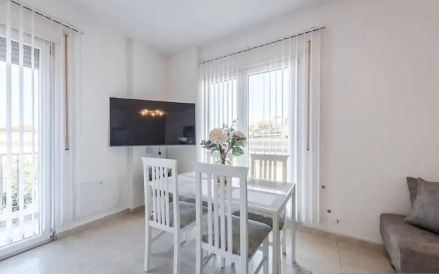 Urban Scene - Free Parking