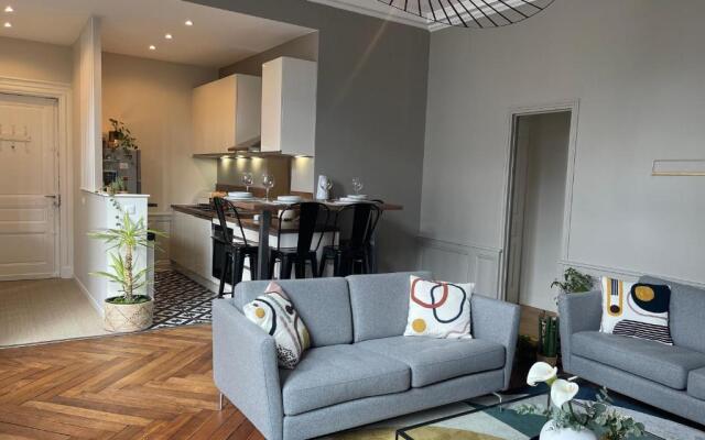 Beaux-Arts • 2 Chambres 2 Sdb • Parking Prive