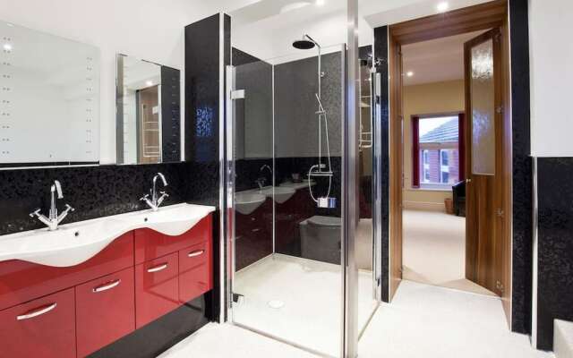 Sapphire - Spacious Apartment Near the Sea