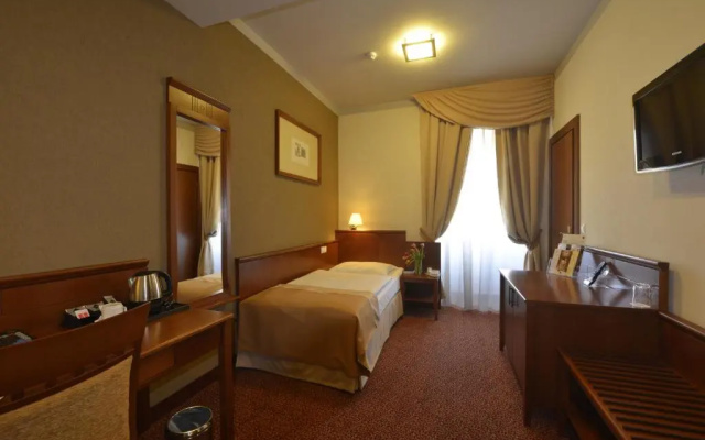 Отель Mercure Szekesfehervar Magyar Kiraly Hotel