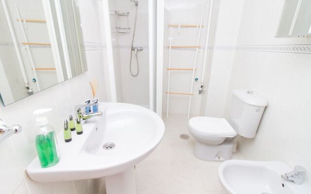 Spacious and Bright Apartment by La Recepción