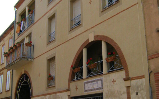 La Petite Auberge de Saint Sernin - Hostel