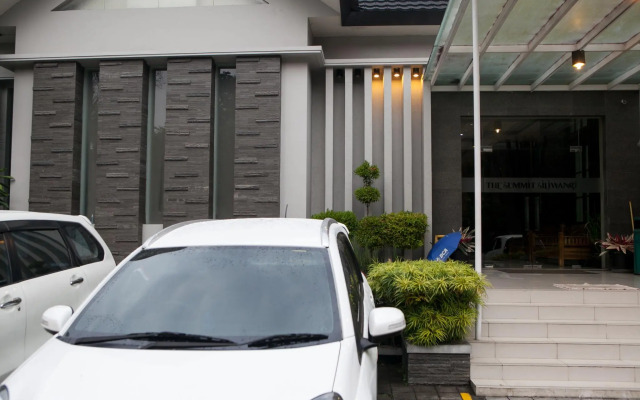 RedDoorz Plus near Bandung Indah Plaza