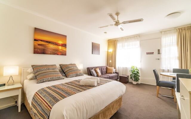 Ocean Sunset Glenelg Central Studio Apt