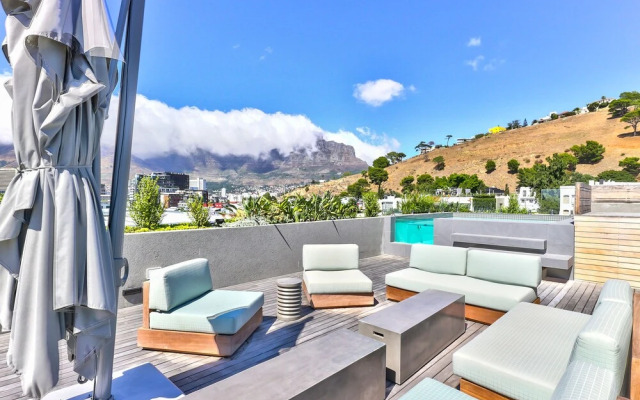 Penthouse With Rooftop Pool and Bbq Area