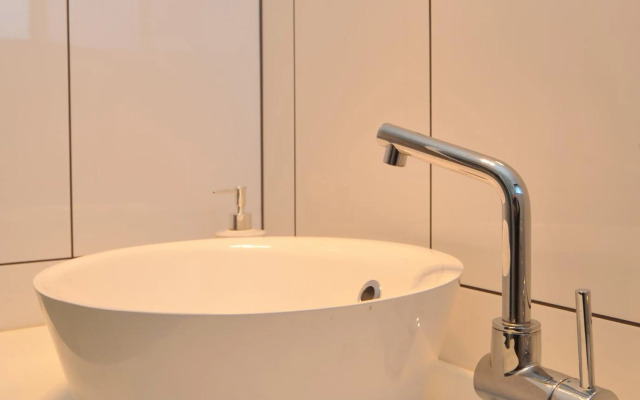 Investigator Beach Breeze Apartments U3