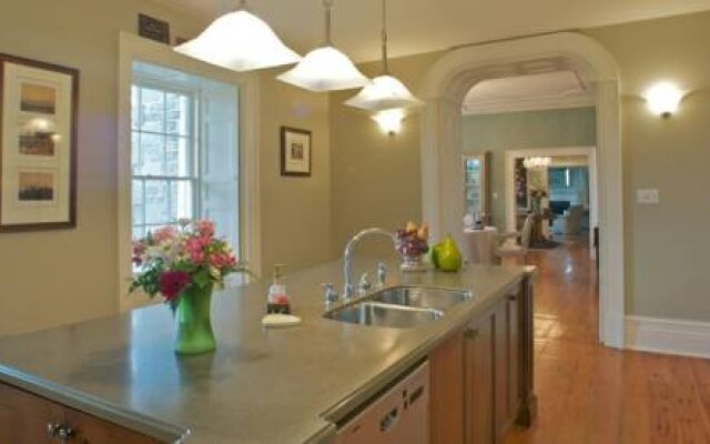 Maplehurst Manor Accomodations